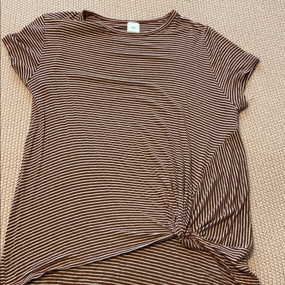 maroon tie knot T-shirt